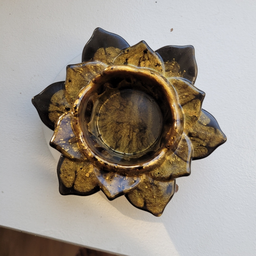 Lotus flower tea candle holders - Picture 2 of 8